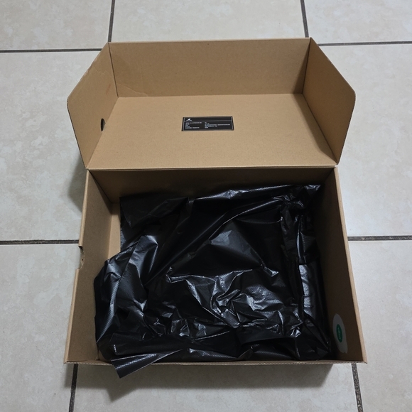 Empty Shoe Box - Picture 6 of 7